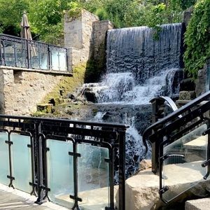 Meet your Posher, Mia